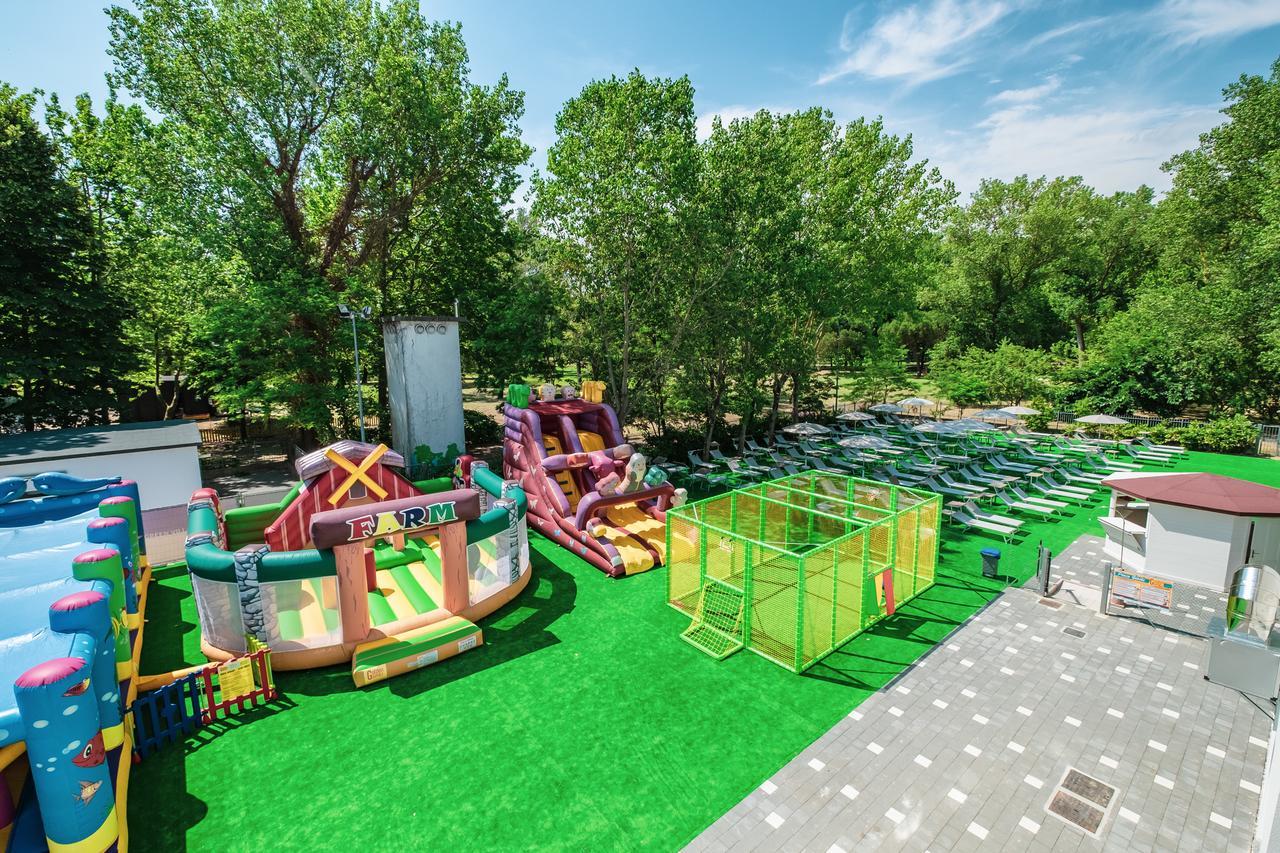 Color Green Village Cesenatico Family Exterior photo