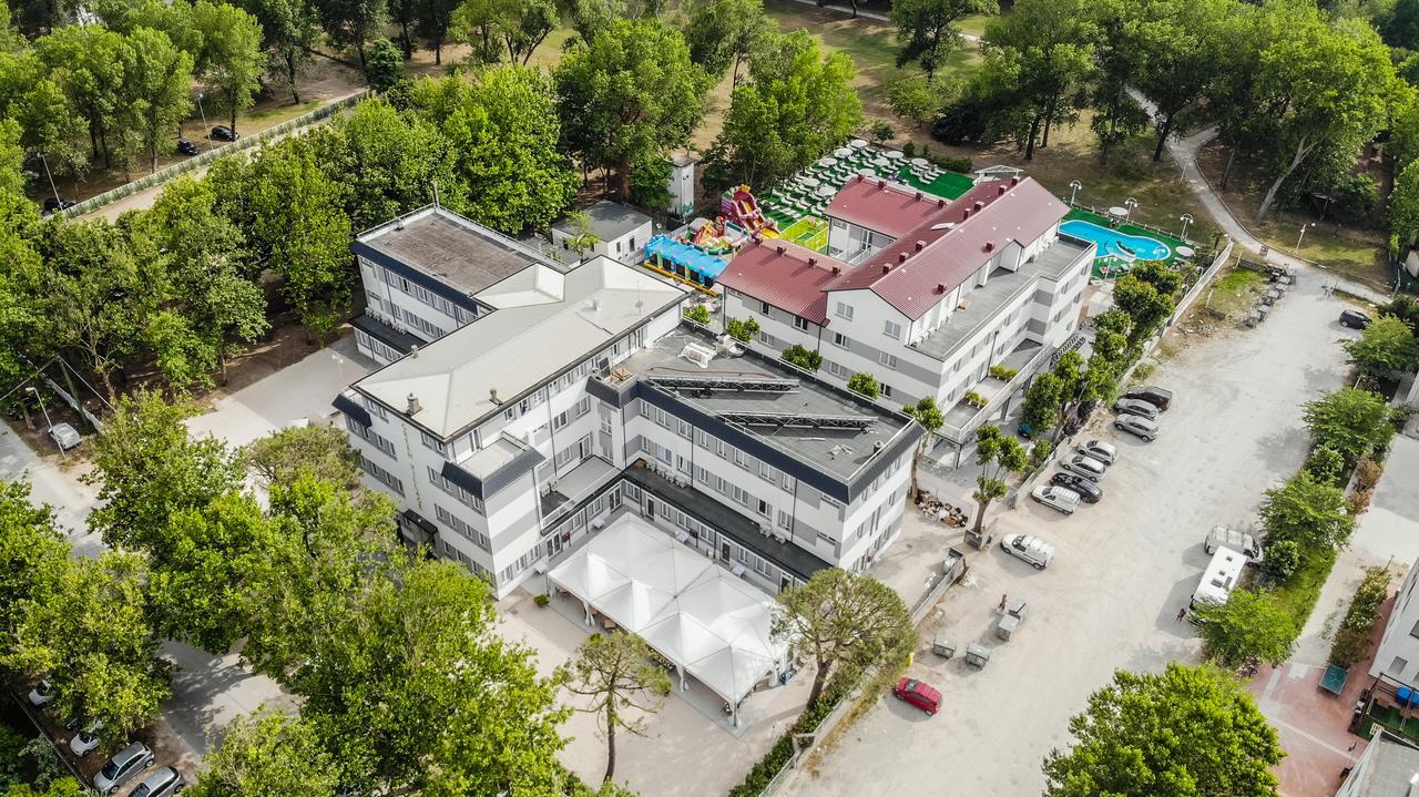 Color Green Village Cesenatico Family Exterior photo